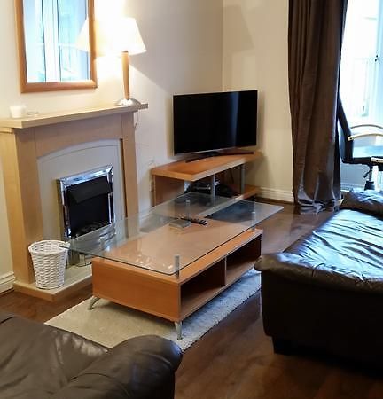 Livingston Ideal Commuter House Extérieur photo