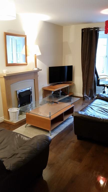 Livingston Ideal Commuter House Extérieur photo
