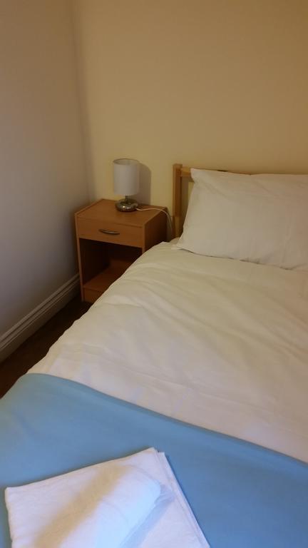 Livingston Ideal Commuter House Extérieur photo